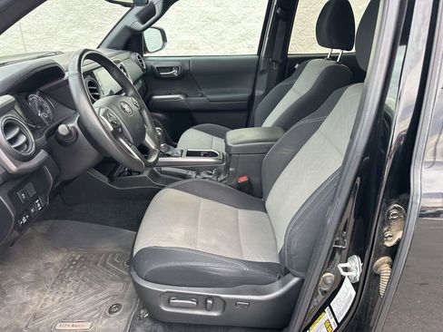 Used 2023 Toyota Tacoma TRD Off-Road image 11