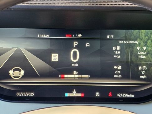 Used 2023 Land Rover Range Rover SE image 32