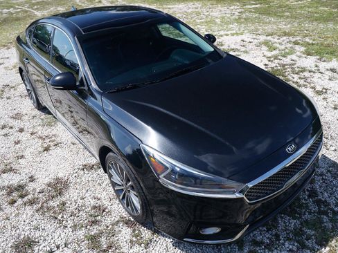 Used 2017 Kia Cadenza Premium w/ Luxury Package FWD image 15