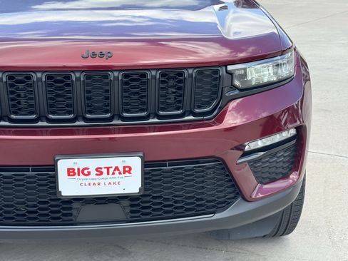 Used 2025 Jeep Grand Cherokee Limited w/ Black Appearance Package RWD image 6