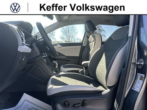 New 2026 Volkswagen Taos SE FWD image 12