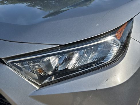 Used 2019 Toyota RAV4 XLE Premium w/ Cold Weather Package FWD image 7