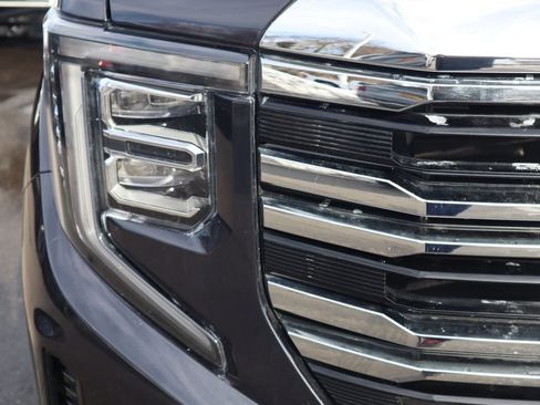 Used 2025 GMC Sierra 1500 SLT image 8