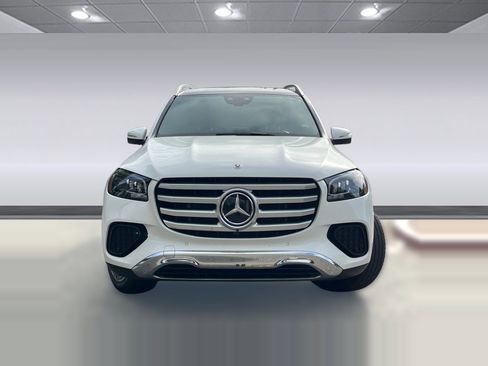 Used 2025 Mercedes-Benz GLS 450 4MATIC image 4