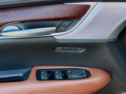 Certified 2022 Cadillac XT5 Premium Luxury FWD image 23