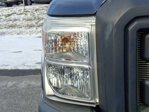 Used 2016 Ford F250 XL w/ Power Equipment Group image 9