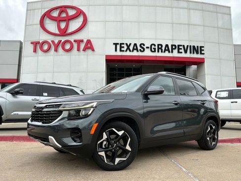 Used 2025 Kia Seltos S image 2