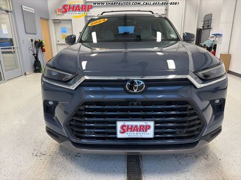 Used 2024 Toyota Grand Highlander Limited image 3