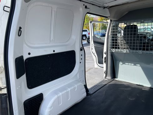 Used 2020 Nissan NV200 SV w/ Sliding Glass Door Package image 27