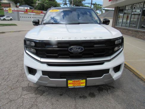 Used 2025 Ford Expedition Max Platinum AWD/4WD image 2