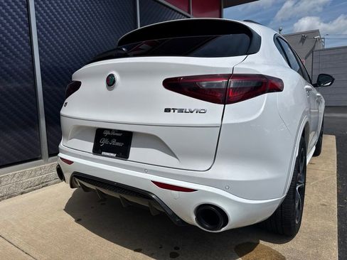 Used 2022 Alfa Romeo Stelvio Veloce AWD/4WD image 7