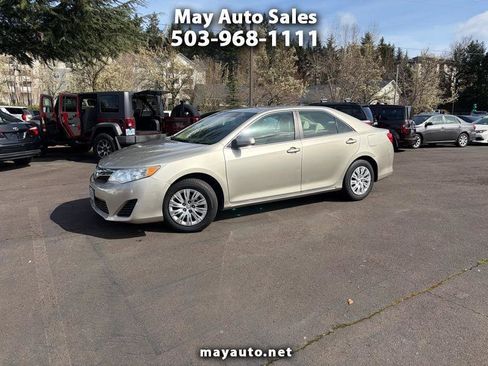 Used 2014 Toyota Camry LE image 1