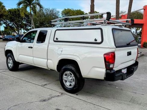 Used 2022 Toyota Tacoma SR image 5