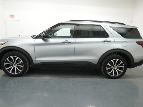 Used 2023 Ford Explorer ST-Line w/ Class IV Trailer Tow Package AWD/4WD image 4