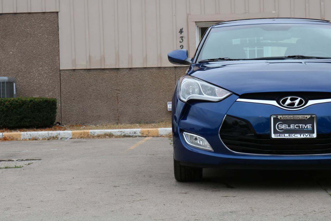 Used 2017 Hyundai Veloster Value Edition FWD image 3
