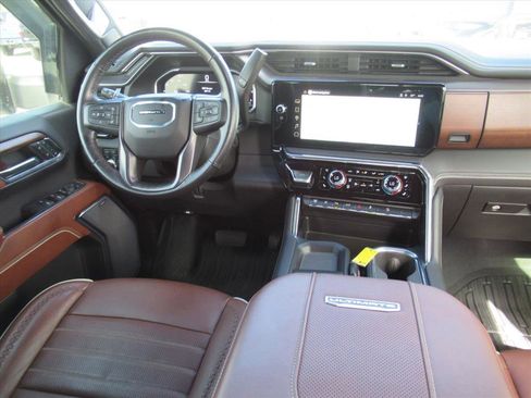Used 2024 GMC Sierra 2500 Denali Ultimate w/ Max Trailering Package image 11