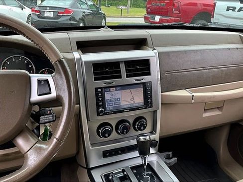 Used 2008 Jeep Liberty Limited w/ Premium Group AWD/4WD image 9