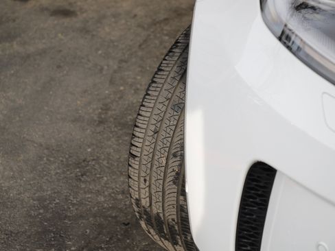 Certified 2025 Land Rover Discovery S AWD/4WD image 3