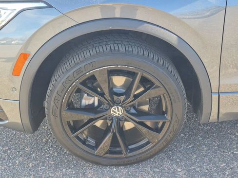 Used 2022 Volkswagen Tiguan SEL R-Line image 18
