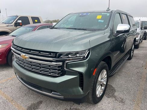 Used 2023 Chevrolet Suburban Premier image 1