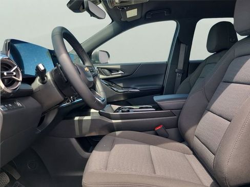 New 2026 Chevrolet Equinox LT w/ Safety and Technology Package FWD image 17