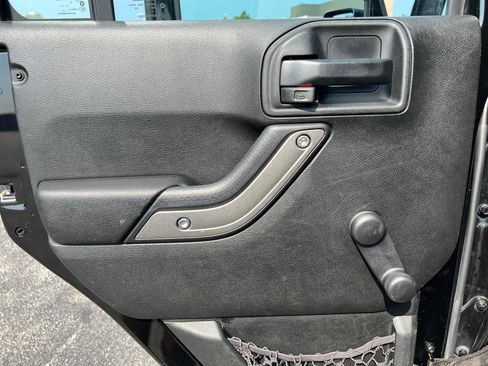 Used 2018 Jeep Wrangler Unlimited Sport w/ Connectivity Group AWD/4WD image 24