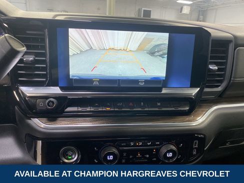 Used 2022 Chevrolet Silverado 1500 LT AWD/4WD image 19