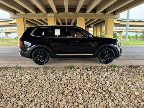 Used 2020 Kia Telluride SX w/ Towing Package FWD image 2