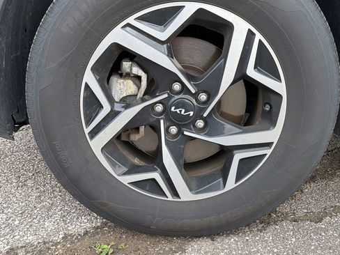 Certified 2025 Kia Sportage LX FWD image 11