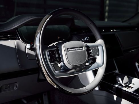 Used 2025 Land Rover Range Rover Long Wheelbase Autobiography image 35