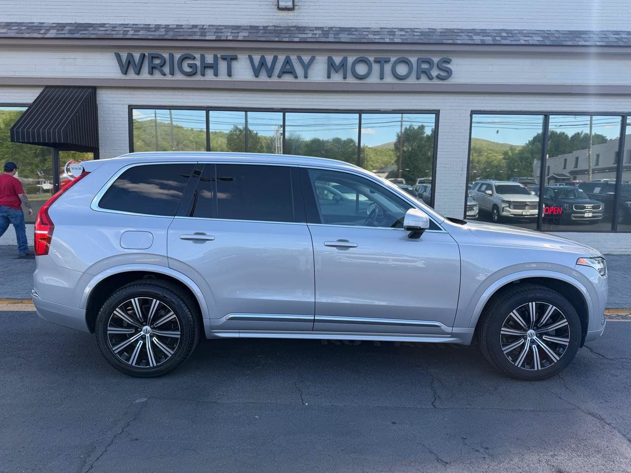Used 2024 Volvo XC90 B5 Core w/ Protection Package Premier AWD/4WD image 2