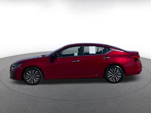 Used 2025 Nissan Altima 2.5 SV image 9