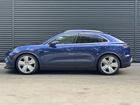 Used 2024 Porsche Macan 4 Electric image 2
