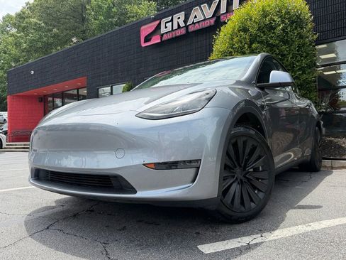 Used 2024 Tesla Model Y Long Range AWD/4WD image 2