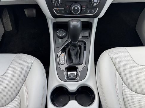 Used 2022 Jeep Cherokee Limited w/ Elite Package AWD/4WD image 20