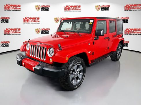 Used 2018 Jeep Wrangler Unlimited Sahara w/ Max Tow Package image 10