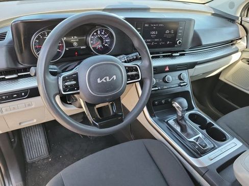 Used 2023 Kia Carnival LX FWD image 9