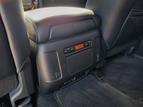 Used 2020 Nissan Armada SL image 32