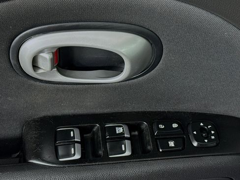 Used 2018 Kia Soul FWD image 21