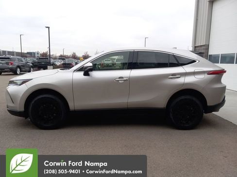 Used 2022 Toyota Venza LE image 6