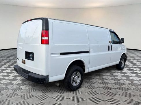 Used 2017 Chevrolet Express 2500 RWD image 7