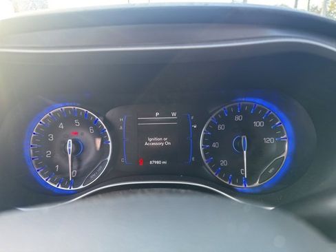 Used 2020 Chrysler Pacifica Touring-L w/ Premium Audio Group image 12