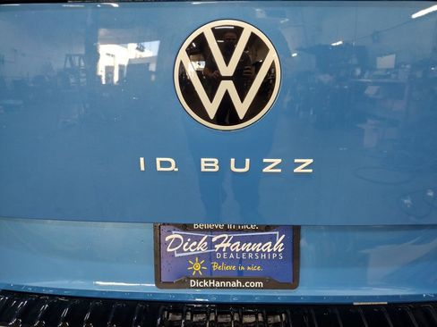 New 2025 Volkswagen ID. Buzz 1st Edition image 17