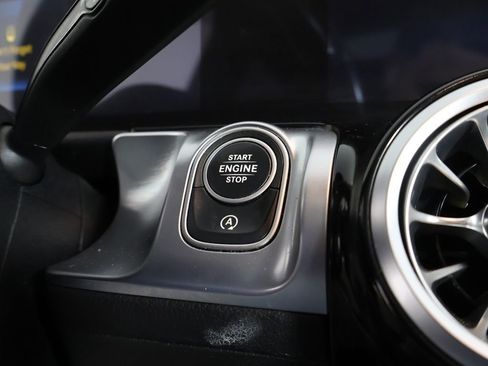 Used 2021 Mercedes-Benz GLB 250 4MATIC w/ Premium Package image 42