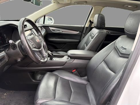 Used 2018 Cadillac XT5 Luxury w/ Driver Awareness Package AWD/4WD image 28