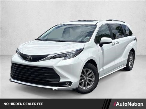 Certified 2026 Toyota Sienna XLE FWD image 1