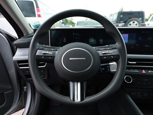 Used 2025 Hyundai Sonata SEL FWD image 10