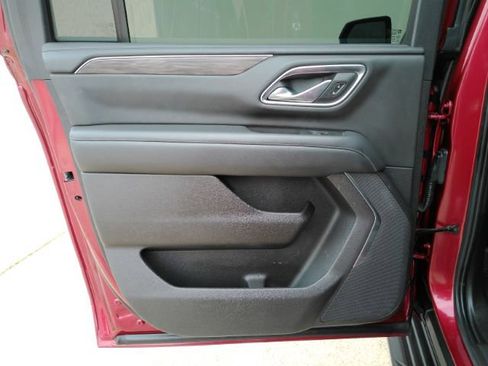 Used 2021 Chevrolet Suburban LS RWD image 17