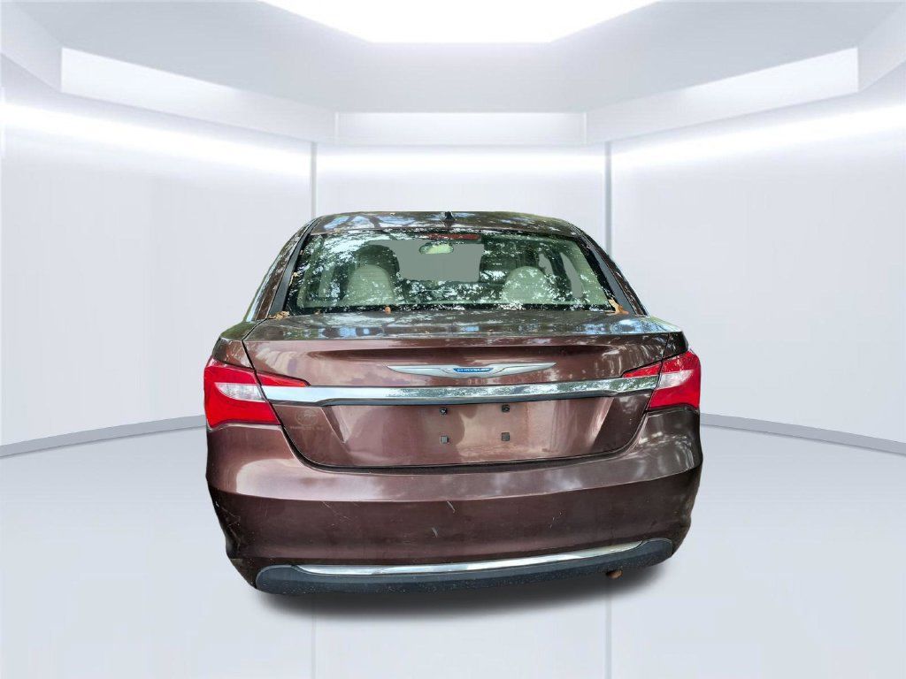 Used 2013 Chrysler 200 Touring FWD image 2