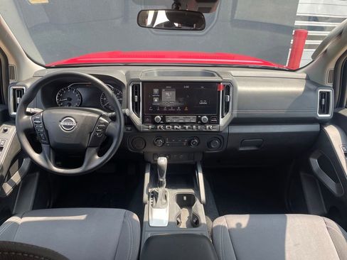 Certified 2025 Nissan Frontier SV RWD image 11